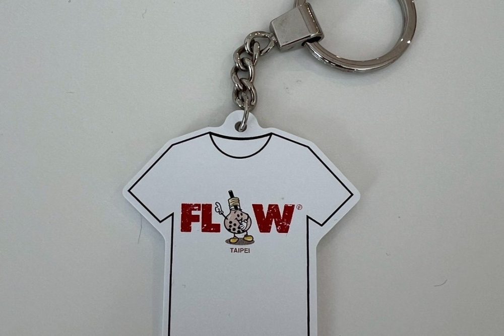 台北珍奶限定版悠遊卡鑰匙圈<br>購買衣服再加購享半價優惠